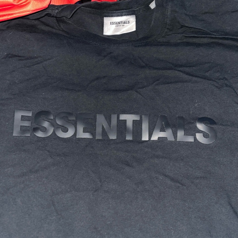 Essential ( Fear of God ) T shirt X LARGE ( MEN SIZING )